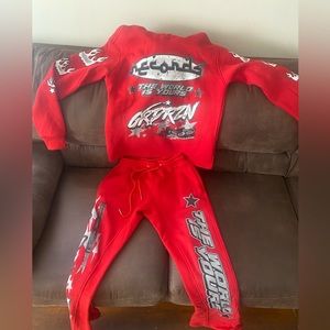 I’m selling a men’s sweatpants and hoodie set it is very high